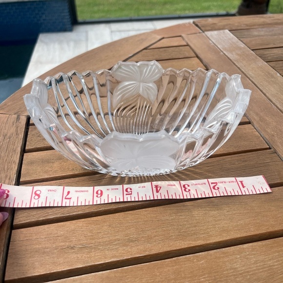 Mikasa Crystal Glass Bowl Frosted Flower Leaf Ribbed Sawtooth Edge Oval 7x5 - Picture 9 of 9